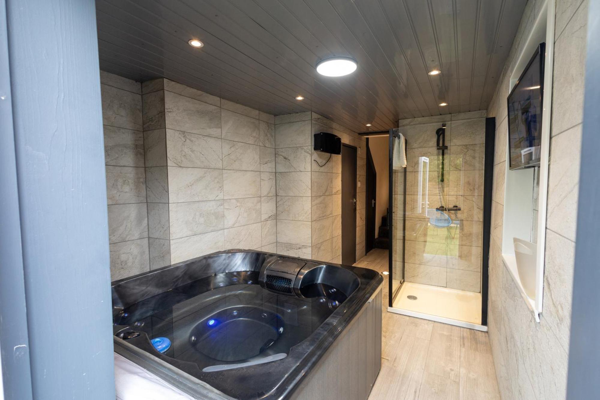 London, Jacuzzi 1 Bedroom Apartment Exterior foto