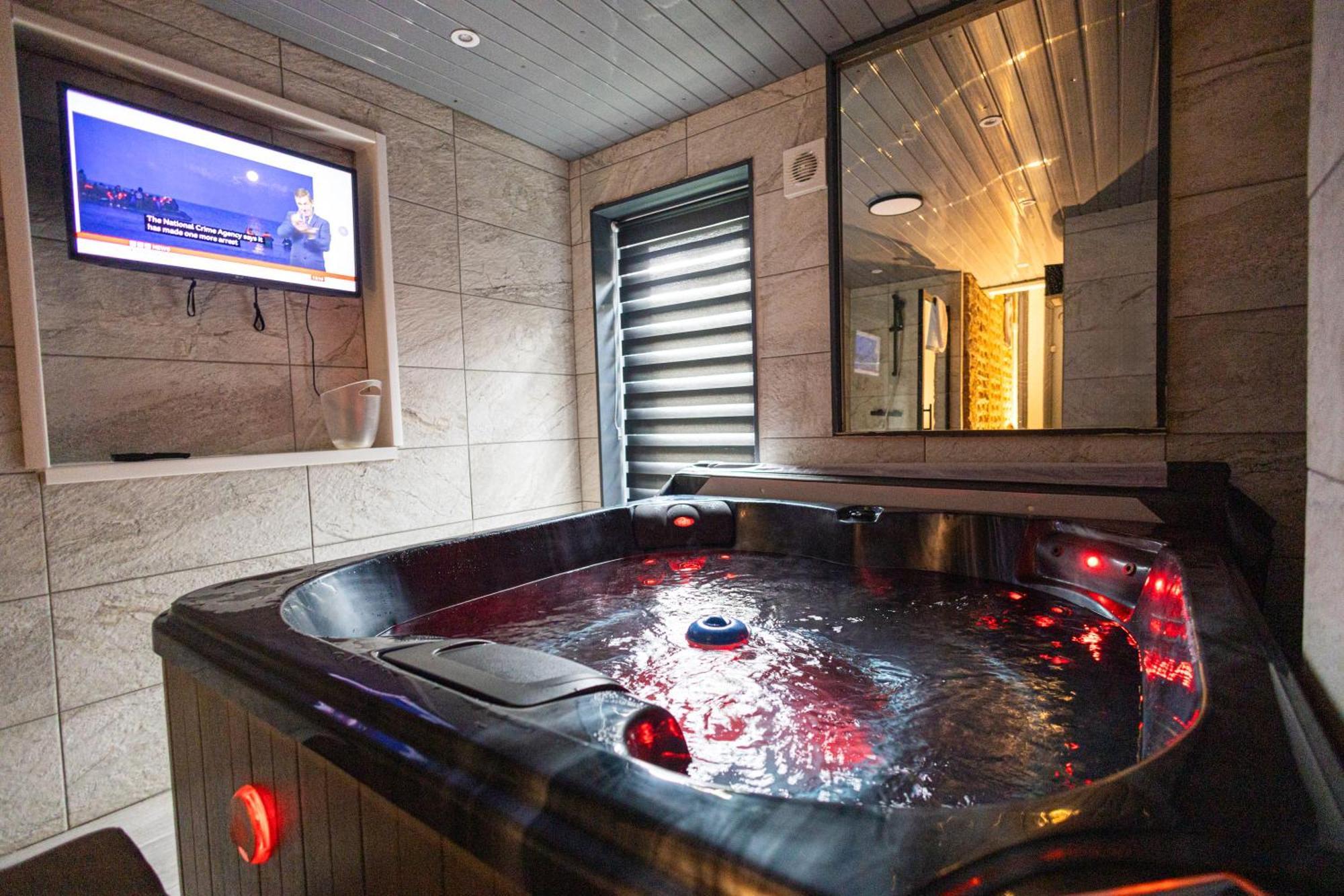 London, Jacuzzi 1 Bedroom Apartment Exterior foto